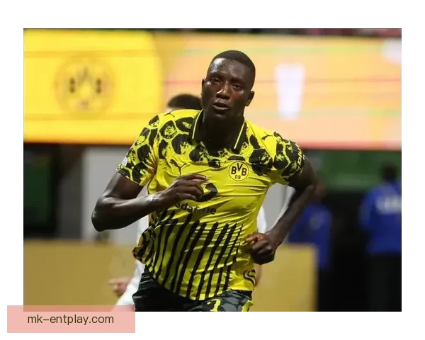 阿德耶米进球后做噤声手势挑衅球迷 引发昂达夫等人与其激烈冲突